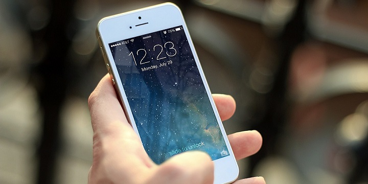 iOS 12 permite ver las fotos y contactos en un iPhone bloqueado por un fallo en Siri