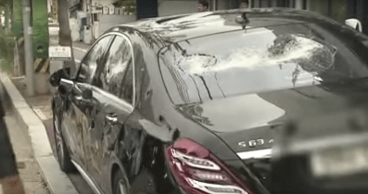 Un cliente descontento con su taller destroza su coche de 170.000 euros