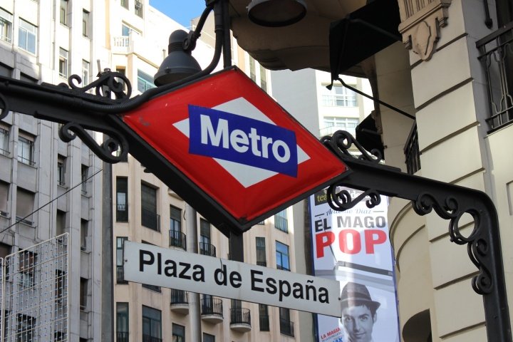 Un error informático desaloja el Metro de Madrid