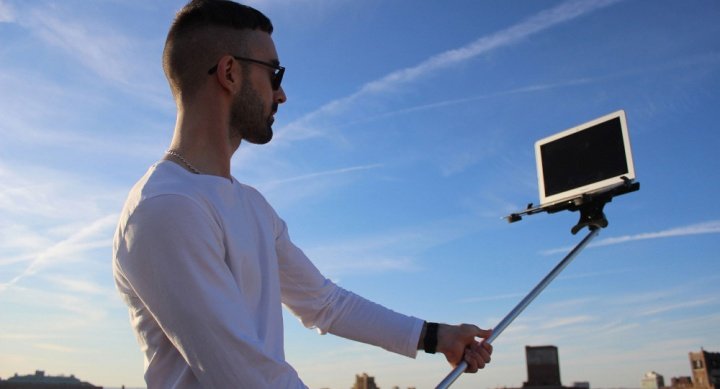 El palo selfie para MacBook ya es una realidad