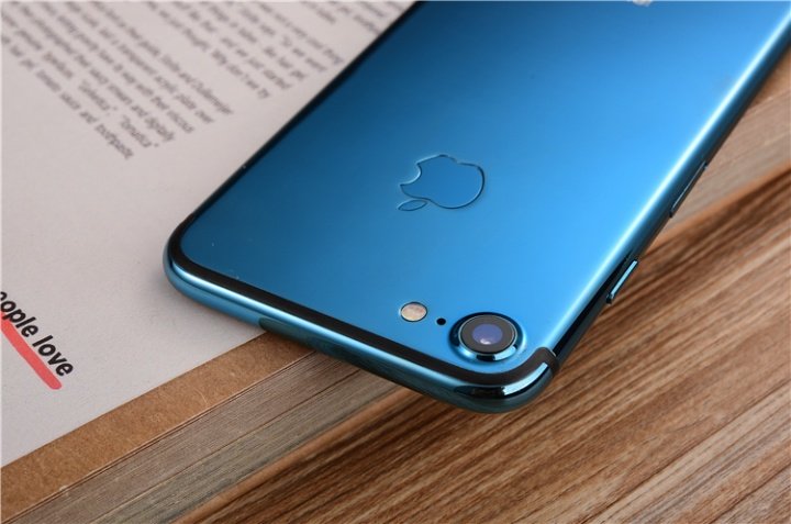 Se filtran unas fotografías de un iPhone 7 azul metálico