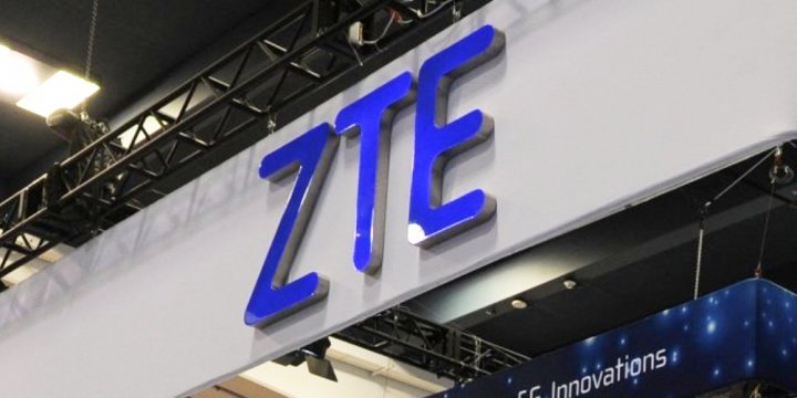 ZTE Axon M podría ser el primer smartphone plegable