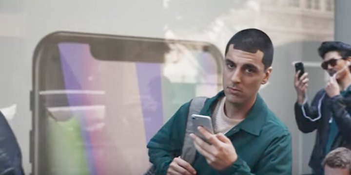 Samsung se burla en un vídeo del iPhone X