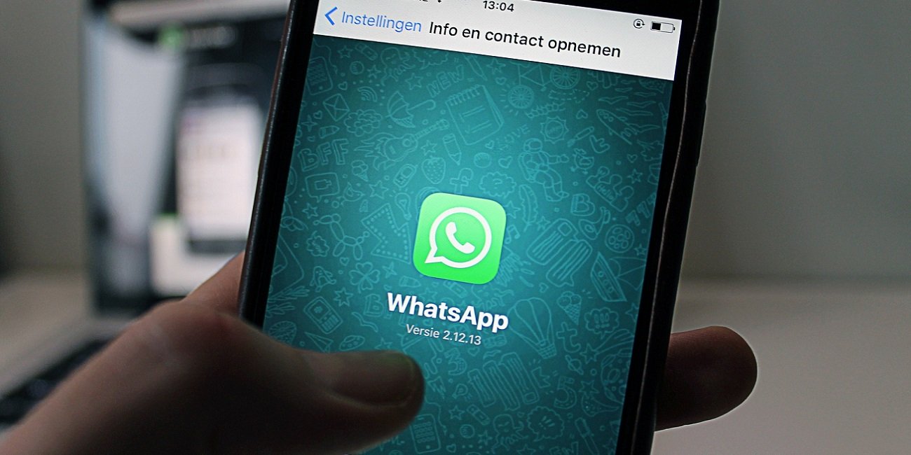WhatsApp no dejará hacer capturas de pantalla de los chats si lo proteges con huella