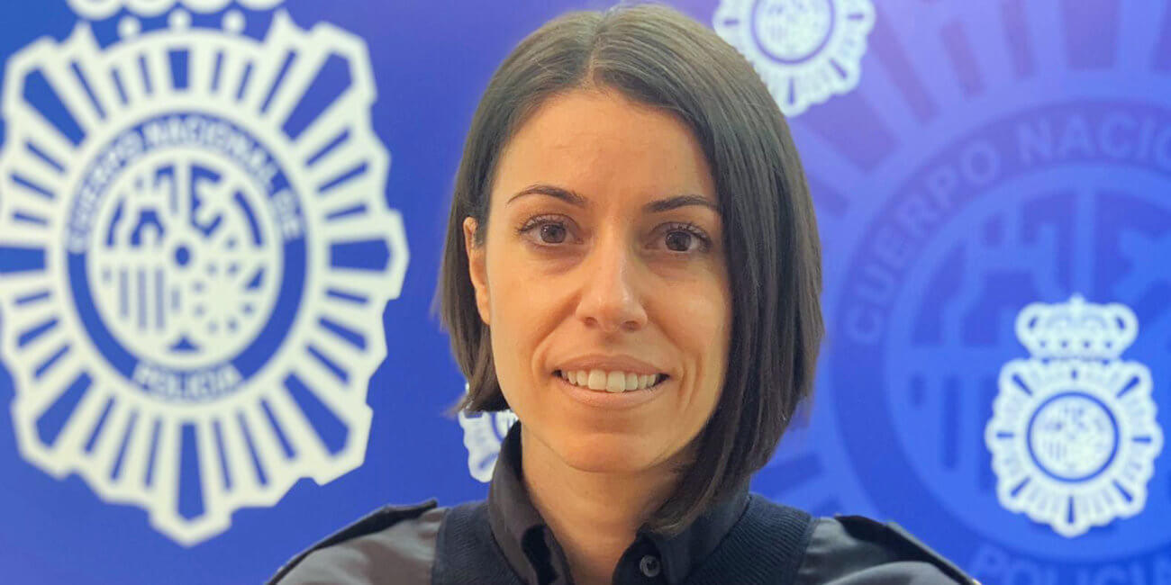 Entrevista a Laura Garaboa (Policía Nacional): "Hemos sido pioneros en redes sociales"