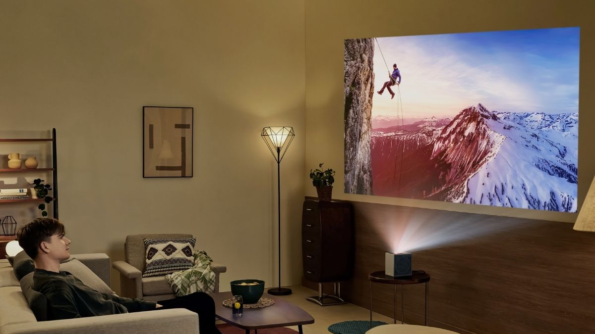 Convierte tu casa en un cine: LG CineBeam S es un proyector 4K que proyecta imágenes de hasta 100 pulgadas