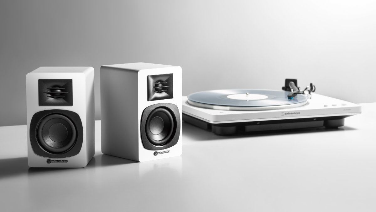 El sueño de los fans de los vinilos: el giradiscos y altavoces Audio-Technica que sacan su sonido más auténtico