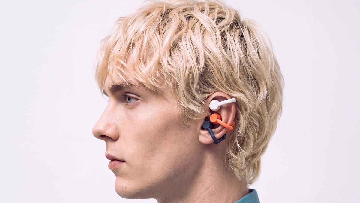 CMF Clip Pro apuestan por el "open ear": unos auriculares super sofisticados que parecen un piercing