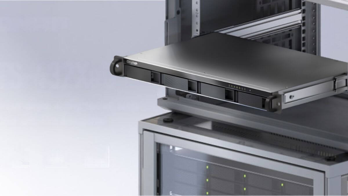 Pequeño, asequible y con velocidad 10 GbE: el último NAS en rack de QNAP es perfecto para las pymes