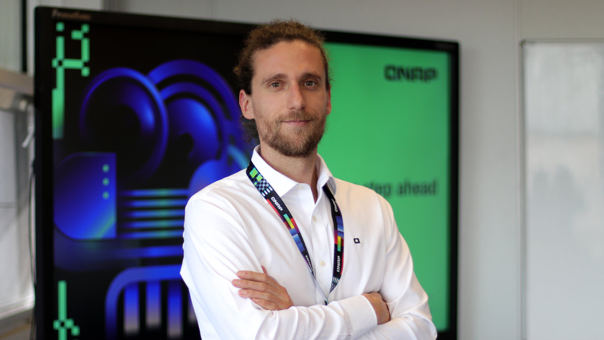 "Con QNAP no se necesita un centro de datos para tener IA soberana en las empresas": entrevista a Adrián Groba