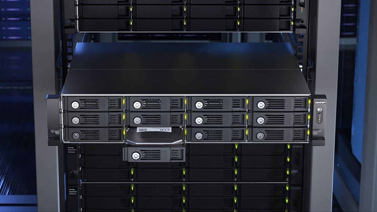 ¿Falta de espacio? Las nuevas unidades JBOD USB4 de QNAP para sobremesa y rack ofrecen hasta 12 bahías